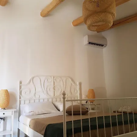 לינה וארוחת בוקר Tenuta Guarascio 3*